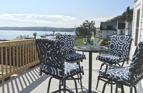 Onekama Eigentumswohnung | NEW - Beautiful Condo on Portage Lake and Steps from Lake Michigan