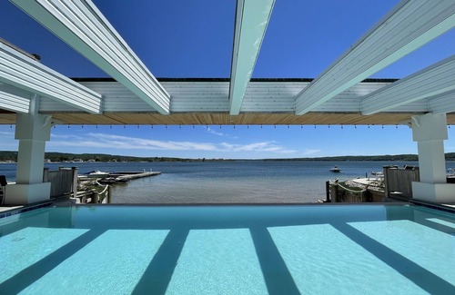 Onekama Eigentumswohnung | NEW - Beautiful Condo on Portage Lake and Steps from Lake Michigan