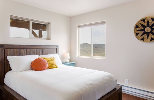 Brewster Kabine | Beautiful Mountain Views, Abundant Wildlife & Dark, Dark Skies