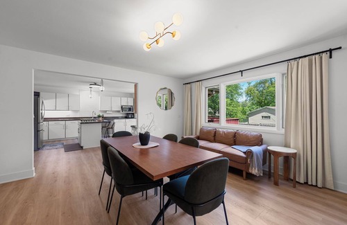 Bensenville Haus | New! Bensenville Hidden Haven - Pool/Arcade/Sauna