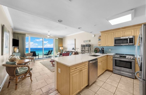 Panama City Beach Eigentumswohnung | NEW Boardwalk Beachfront 603 Updated, Heated Pool, Hot Tub, FREE GOLF and TIX