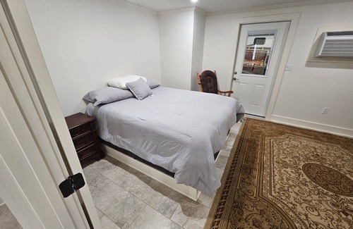 Denham Springs Wohnung | New build 1 bed apartment with full size bathroom and kitchen.
