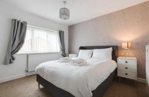 Eccles Haus | New build house near Trafford Centre with drive