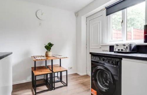 Eccles Haus | New build house near Trafford Centre with drive