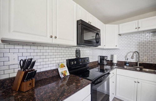 Buckroe Beach Haus | NEW! Comfy Coastal Getaway with Modern Comforts