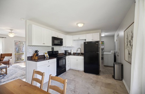 Buckroe Beach Haus | NEW! Comfy Coastal Getaway with Modern Comforts