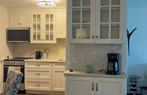 Bradley Beach Eigentumswohnung | New condo 1 Block to beach with AC in Bradley Beach