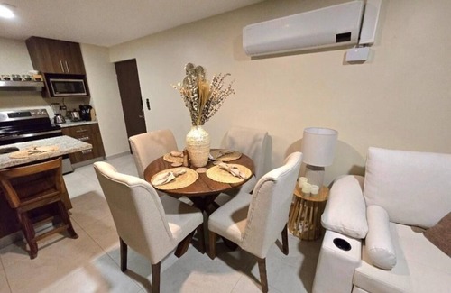 Desamparados Eigentumswohnung | New, 2.8 km from SJO airport, 3 bedrooms, pool, A/C, WiFi, netflix, free parking