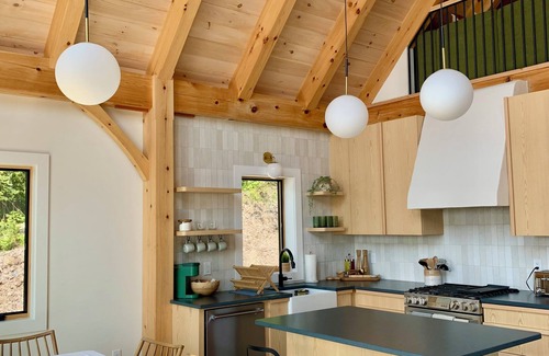 Bethel Skihütte | NEW Construction! Modern chalet with spectacular views near Sunday River!