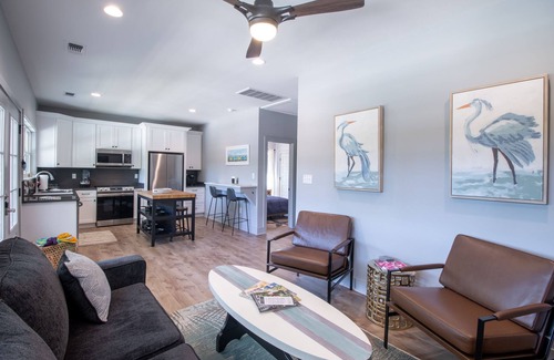 Waveland Hütte | New cottage blocks from the beach; pets OK! Firepit! Grill! EV Charger! 65” TV