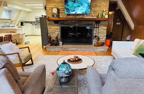 Grayling Skihütte | ~NEW~ Cozy A~Frame right on the AuSable River!