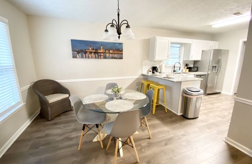 Buford Haus | 💥NEW⚡️Cozy Modern Trendy Home of Buford 3 mins from Mall of GA🌟