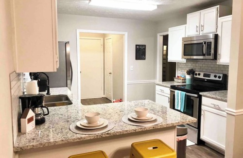 Buford Haus | 💥NEW⚡️Cozy Modern Trendy Home of Buford 3 mins from Mall of GA🌟