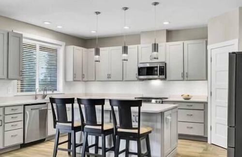 Crescent Haus | NEW Cozy Mountain Retreat Perfect for Big Groups!