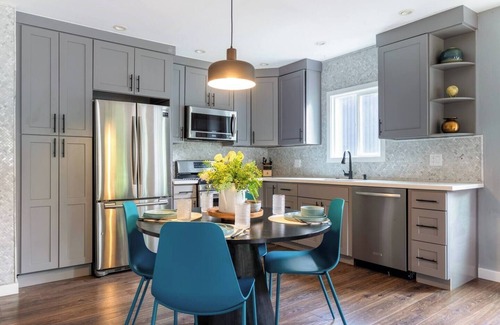 Madison Park Wohnung | NEW Cozy Unit w/ Porch near Arboretum and Transit