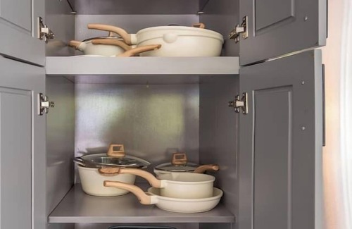 Madison Park Wohnung | NEW Cozy Unit w/ Porch near Arboretum and Transit