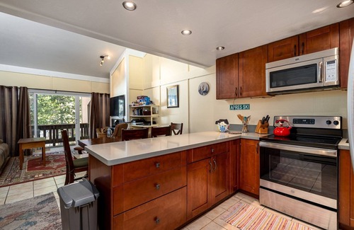 Bear Valley Eigentumswohnung | NEW! CreekSide #3 (3-Bedroom Home) - Pets Allowed by Bear Valley Vacation Rentals