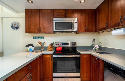 Bear Valley Eigentumswohnung | NEW! CreekSide #3 (3-Bedroom Home) - Pets Allowed by Bear Valley Vacation Rentals