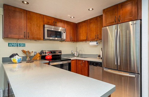 Bear Valley Eigentumswohnung | NEW! CreekSide #3 (3-Bedroom Home) - Pets Allowed by Bear Valley Vacation Rentals