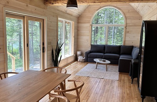 Ellsworth Kabine | NEW custom cabin on private cove! Gateway to Acadia! 3 acres! Family friendly!