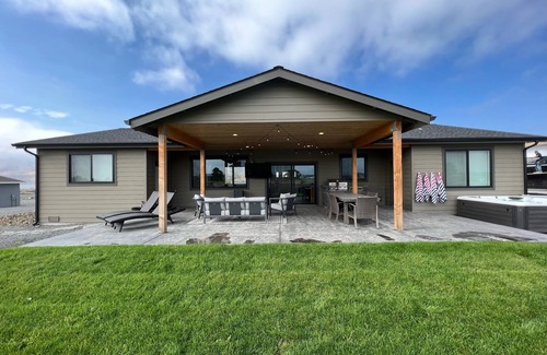 Desert Aire Haus | New Custom Multi Master + Sleeping Room Golf Course Home w/ Outdoor Living Area