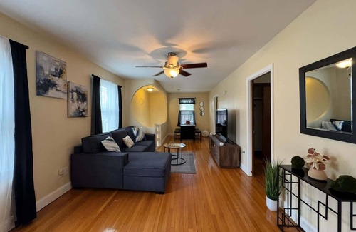 Salem Wohnung | NEW Downtown Central Salem Retreat 2bd W/ parking