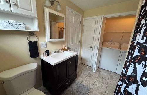 Salem Wohnung | NEW Downtown Central Salem Retreat 2bd W/ parking