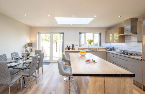 Seisdon Haus | *New Exclusive* Luxury spacious 6-bed, sleeps 14- Solihull,JLR, NEC, Birmingham