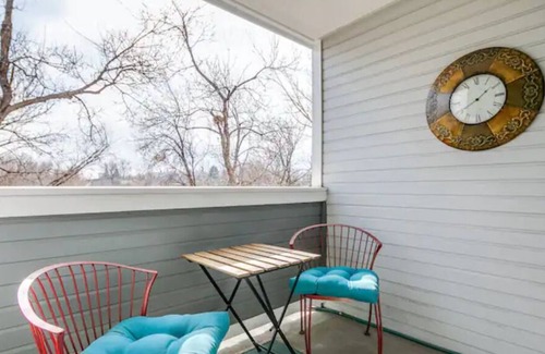 Whittier Eigentumswohnung | NEW Executive Apt w/ Mountain Views, Parking & Wi-Fi