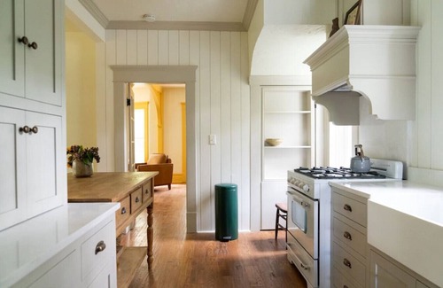 Mendon Haus | *NEW FINNISH SAUNA! Cheerful, Cozy Farmhouse Cottage and Apple Orchard