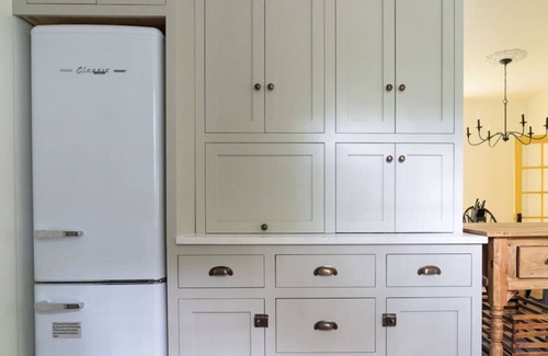 Mendon Haus | *NEW FINNISH SAUNA! Cheerful, Cozy Farmhouse Cottage and Apple Orchard