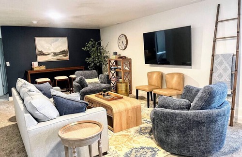 Moab South Valley Wohnung | NEW! GameRm–HotTub–TheaterRm–Mtn Views–3000sf–BBQ