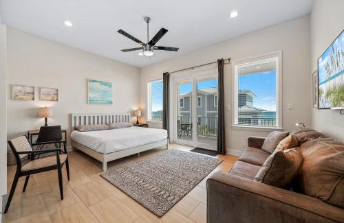 Villa Primera Haus | NEW Gulf Front with Game Room Family Friendly!