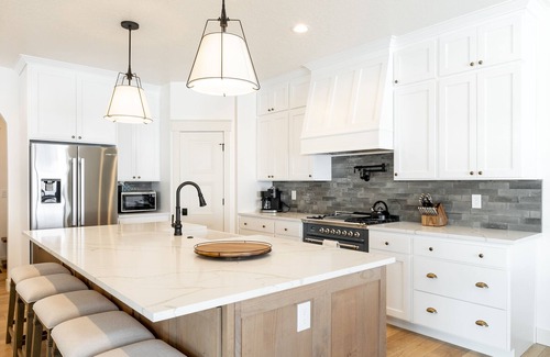 Heber Haus | New Heber home near Park City. 7brm/5.5ba with hot tub, pickleball, sleeps 18.