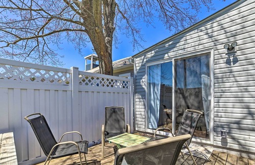 Kewadin Hütte | NEW! Historic Kewadin Schoolhouse: 1/2 Mi to Lake!