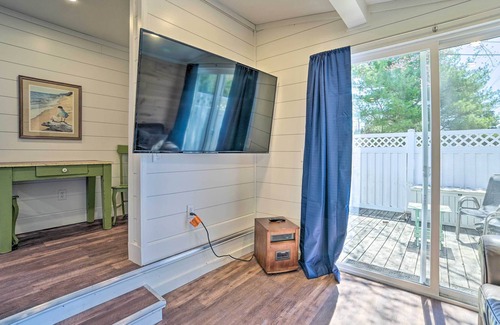 Kewadin Hütte | NEW! Historic Kewadin Schoolhouse: 1/2 Mi to Lake!