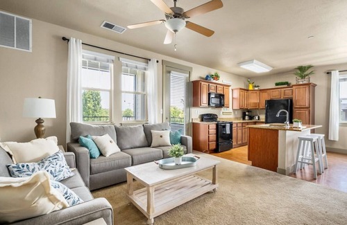 South Jordan Haus | New-home suite home+fireplace+ski+hot tub+21 mi. to SLC