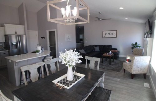 Idaho Falls Haus | New Home with 3 beds, 2 baths. Family and dog-friendly