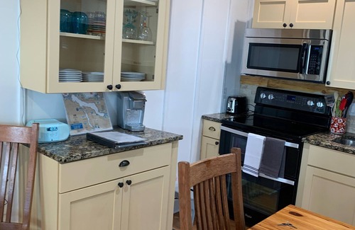 Charlevoix Wohnung | New horse farm apartment, centrally located between 3 N. MI. resort towns