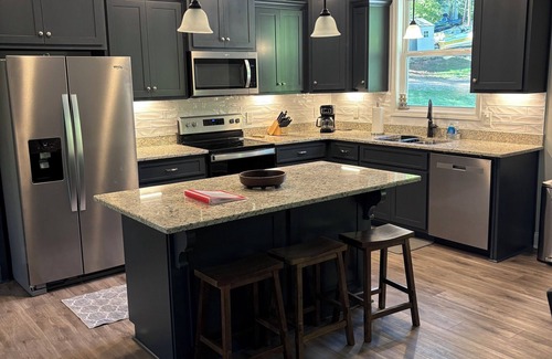 Jacksons' Gap Haus | Beautiful, NEWLY BUILT Lake Martin Home