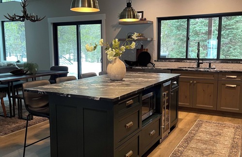 McCall Haus | New! Immaculate Mountain Luxe Getaway with Fire Pit