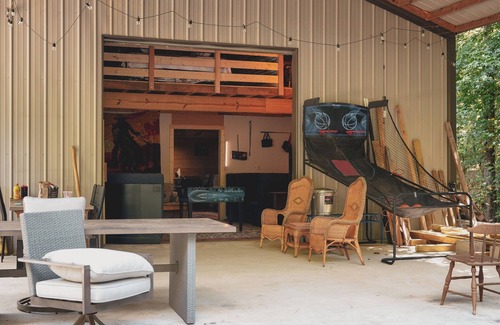 Saltillo Kabine | NEW King's Adventure Cabin -10 miles from downtown Tupelo - 17 acres