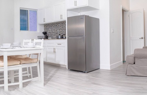 Westward Villas Subdivision Eigentumswohnung | NEW! KingBed-1AirMattress Suite Near BahaMar! 🥂
