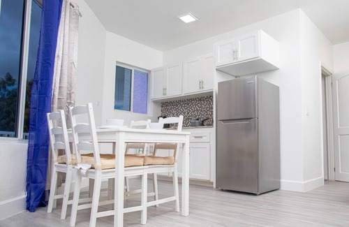 Westward Villas Subdivision Eigentumswohnung | NEW! KingBed-1AirMattress Suite Near BahaMar! 🥂