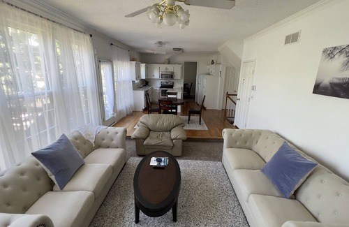 Olathe Haus | New large 4BR 3 bath modern expansive private house