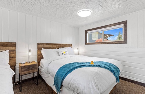West Yellowstone Hotel | New Lazy Duck Inn #17 Double Queen