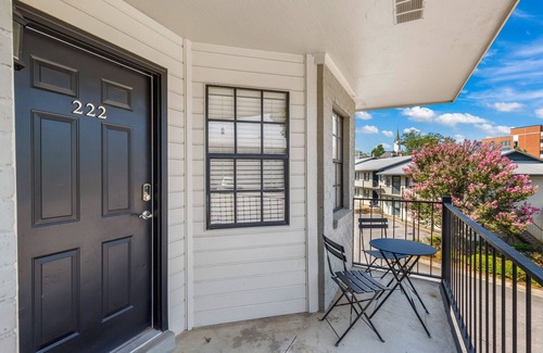 Auburn Wohnung | New Listing! 2/2 Auburn Apartment ~ Pets Welcome!