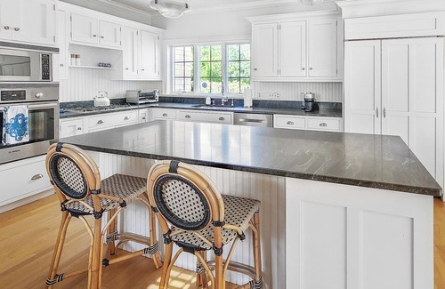 Eastham Haus | NEW LISTING! 3BD+ Custom Home-A/C, Hot Tub, Assoc Dock & Beach, Town Cove Views