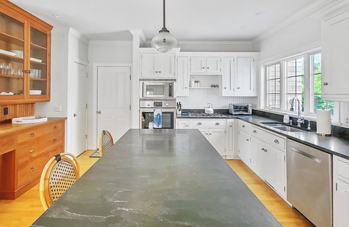 Eastham Haus | NEW LISTING! 3BD+ Custom Home-A/C, Hot Tub, Assoc Dock & Beach, Town Cove Views