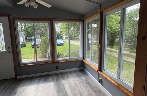 Brooklyn Haus | New listing! 3bedroom 2full bath cottage on Wamplers lake in Brooklyn, Mi.